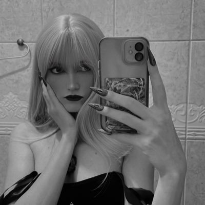 emoclancy's profile picture. gøt a bad feeling that I'm abøut tø break