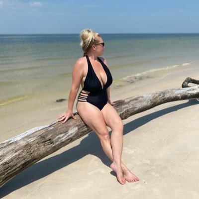 Oluwapelum92384's profile picture. All day is bright , at my farm I enjoy Everytime I use nice to meet yall