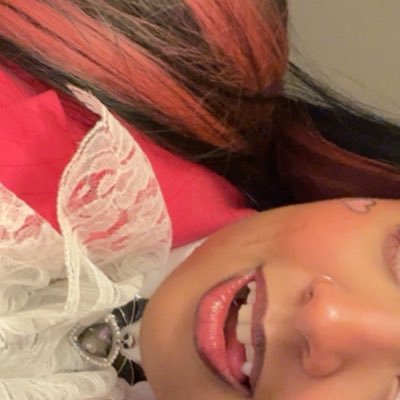 kle0patrax's profile picture. 𝐈𝐧𝐭𝐨 𝐞𝐯𝐞𝐫𝐲 𝐠𝐞𝐧𝐞𝐫𝐚𝐭𝐢𝐨𝐧 𝐚 𝐬𝐥𝐚𝐲𝐞𝐫 𝐢𝐬 𝐛𝐨𝐫𝐧: 𝐨𝐧𝐞 𝐠𝐢𝐫𝐥 𝐢𝐧 𝐚𝐥𝐥 𝐭𝐡𝐞 𝐰𝐨𝐫𝐥𝐝, 𝐚 𝐜𝐡𝐨𝐬𝐞𝐧 𝐨𝐧𝐞.