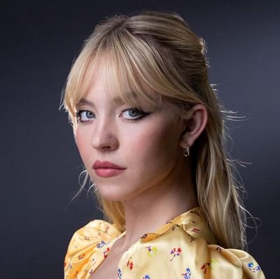 SydneySweeney37's profile picture. 