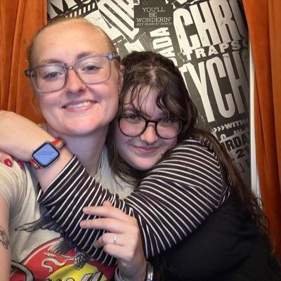 scumbleb's profile picture. i’m a winter bitch but summer’s in my blood