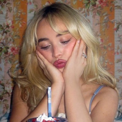 shewasaprose's profile picture. 