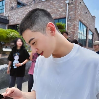 Chaeuwoo1834791's profile picture. 