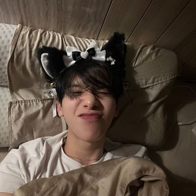 laylascameraman's profile picture. i like Jake with glasses.