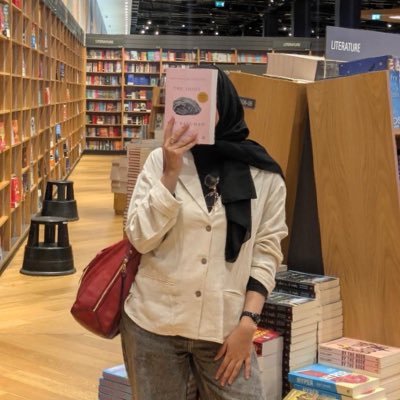 enayatnaama's profile picture. a passionate, fragmentary girl, maybe?