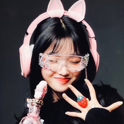 orbitzenni's profile picture. Let's stay on the moon ♡