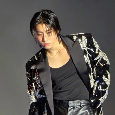 0914ist_'s profile picture. what do u mean the world doesn’t revolve around han