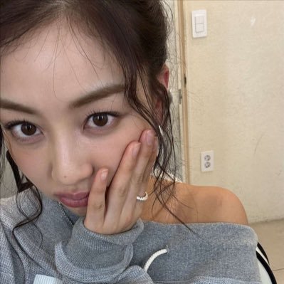 soeuncoups's profile picture. teen drama shows enthusiast probably seen yapping about kpop, a random tv show, the bengals, or wrestling!! NW: ER