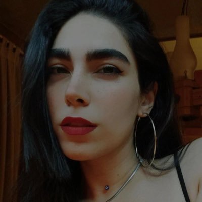 Dragoninblackkk's profile picture. بی‌ربط و متناقض🐉 حیوان شب‌گرد🐈‍⬛