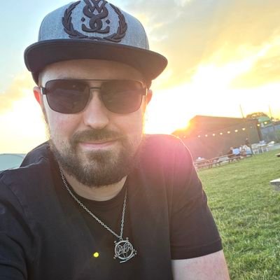 ShaunBrown995's profile picture. Father, husband & Welshman. Film & alt-music lover. @OfficialShots, @Titans & @Harlequins fan. Mental health advocate.
