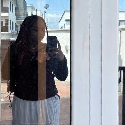 weluvel's profile picture. 