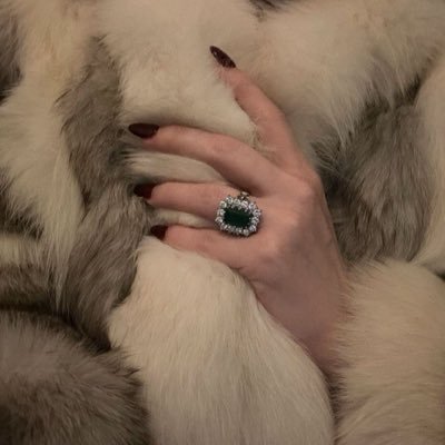 _o6i0's profile picture. "غَـامضه مرّه ومَره مثل نُـور"#محمد_عبده