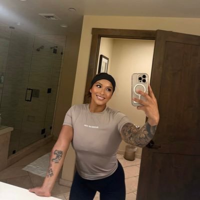 Ayalakate8's profile picture. I'm looking for a strong, intelligent and reliable man with pure thought, who want to be truly loved by mature and serious woman and with a open heart like mine