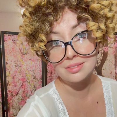 lindaemm22's profile picture. 