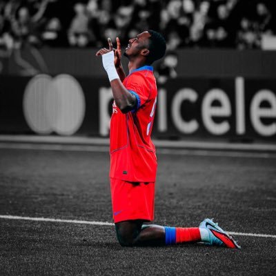 Mickdfr's profile picture. ✝️