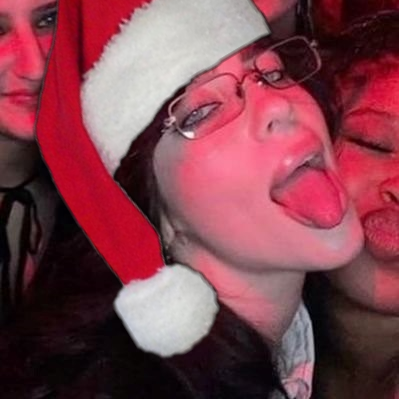 eilishrby's profile picture. It’s the Holiday Armadillo! 🎄