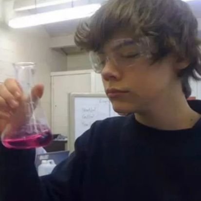 sunrry_cherries's profile picture. 25 on paper 17 in spirit ✨️ pharmacy student 💊
just a girl who loves one direction and music 🌸