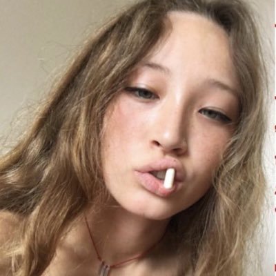 ddljcomer's profile picture. just a latina lesbian obsessed with jodie comer and chappell roan