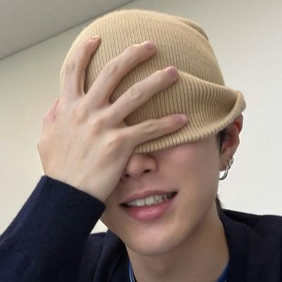 myeonbibimmyeon's profile picture. u can't spell embarrassment without sment