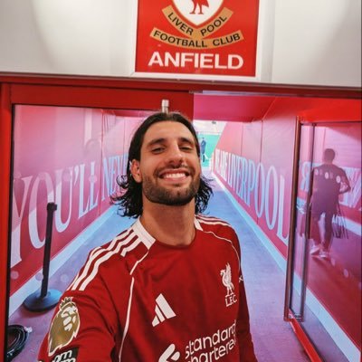 f_f12x's profile picture. ولدت على حب اليفربول وساموت ع حب اليفربول❤️