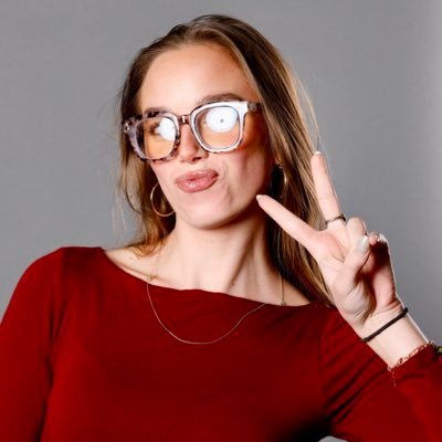 abbyettel's profile picture. probably reposting my own tweets… social media coordinator for the @chicagowolves