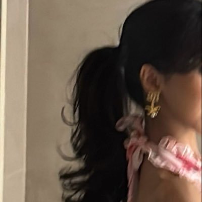 2llrr8's profile picture. مُجـرد إمرأةُ مليئةٌ بالغنج.