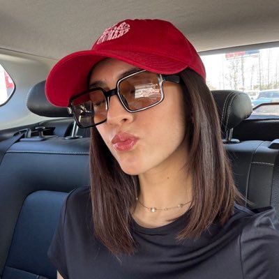 valeryaguila's profile picture. 