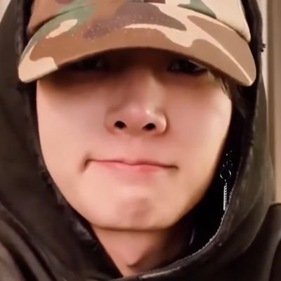 ilyheelee's profile picture. if i wake up from dreamless sleep, may tomorrow begin like a dream. (DESIRE4 & liu xuan cheng protector)