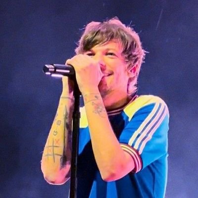 violoveslou's profile picture. just here for louis
(she; her)