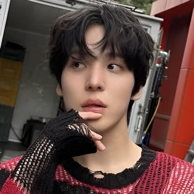 elristeez's profile picture. 20 any prns ★ naomi slur count: 5