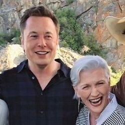 Igbinijesu214's profile picture. SpaceX🚀
CEO Tesla 🚘 
CTO and Product Architect 🚄 Founder OpenAl🤖
Co-Founder & Neutralink🧠