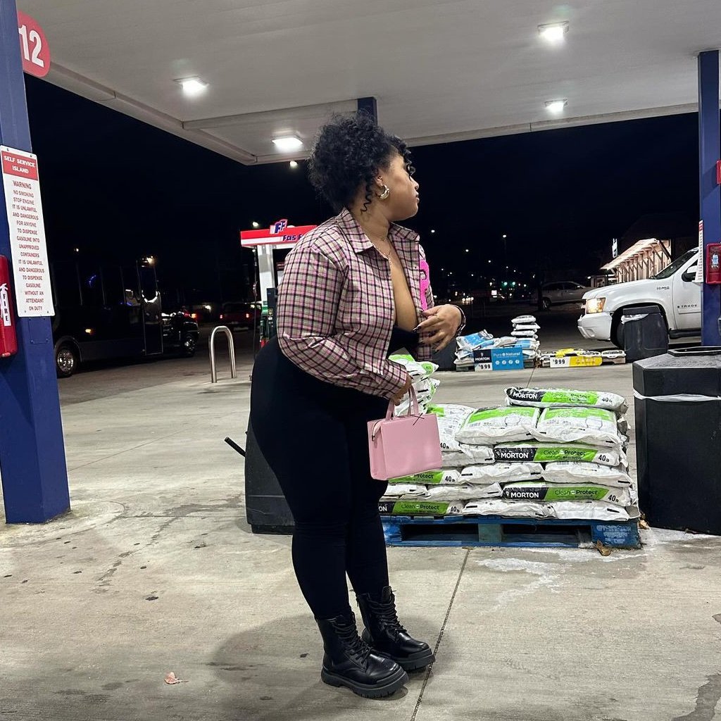 Suzzy60a's profile picture. 