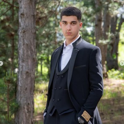 SkarezEditor's profile picture. 💰 High-Impact Edits for Finance Creators
⚡ Fast Paced, Engaging and Polished Videos
📈 Keeping your viewers watching from start to finish
VP+