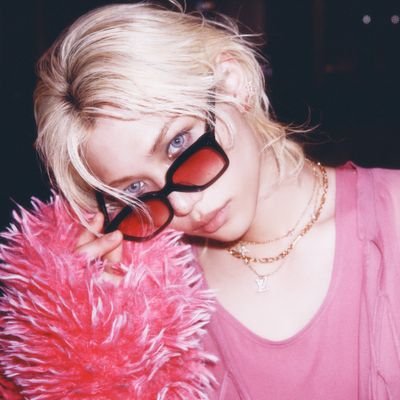 yb241027's profile picture. 🩷선샤인트윈즈🖤