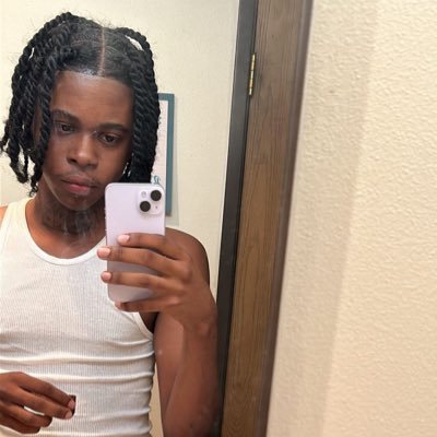 Youngest3278's profile picture. biggest 🦈.