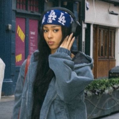 belindasreading's profile picture. 21 | hyperfixations final boss 𐙚 . ݁ ⁺₊ ˙ ༘ ⋆｡˚