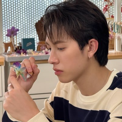 blueonyourlee's profile picture. user for proxie🧡💛💚🩷🩵💜