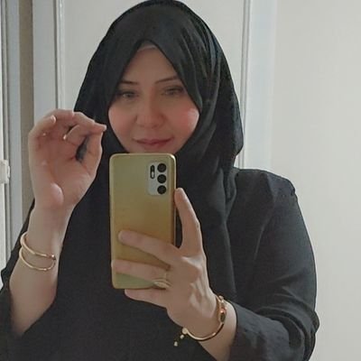 yousrhammad's profile picture. من غير جدال
📿كدب اللي قال
🎯ان الماضي كله مات
🎯ان أوان الورد فات
📿وهي بطرحه وجلابيه
واخده جمال المجدليه❤️