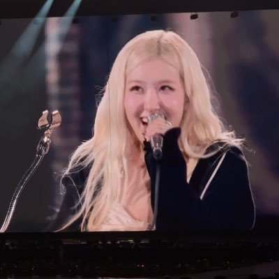 moilettering's profile picture. yapping area