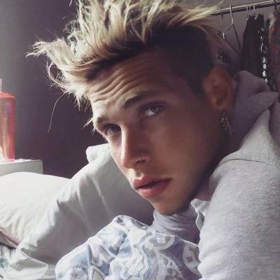 AAshyshitslashy's profile picture. so next time just ask yourselves 'is it offensive to Jasmine and Ben¿'