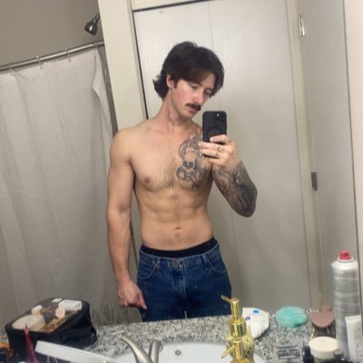 thattattedguy_1's profile picture. Sub to my OF page 👇🏻😈