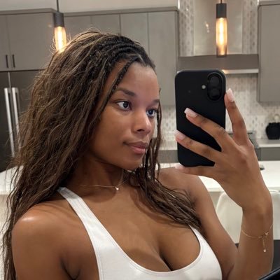 ArianaKay3's profile picture. Instagram: Ariana.taylorr