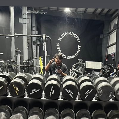 luis_ofwg's profile picture. fuck it.