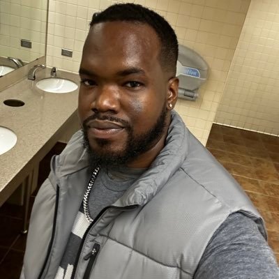 marcshmltn's profile picture. IG: Marcsxx