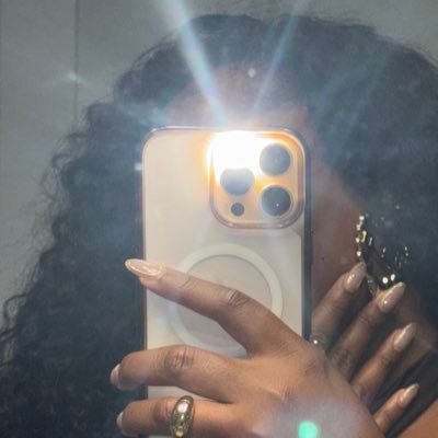 prettyloveri__'s profile picture. UofSC Alumna | 🤍