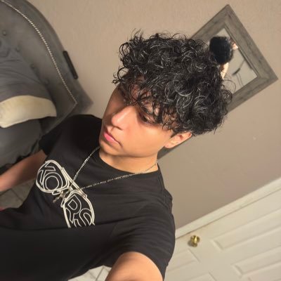 xYays_'s profile picture. 