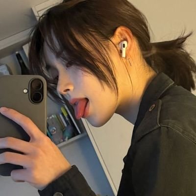 4plnet's profile picture. melancholic and insane.                https://t.co/sNDsuftarF