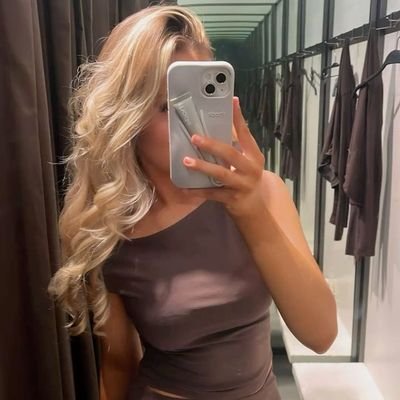 ManonNggo13's profile picture. @OM_Officiel ⭐️

🅾️Ⓜ️ dans les 💉

#TeamOM
Tiktok: Maanon_13OM
ig: manon_nggo13
Mon frère @Dz_Yaniss13
ma bf: @Dz_Nesrine_13OM