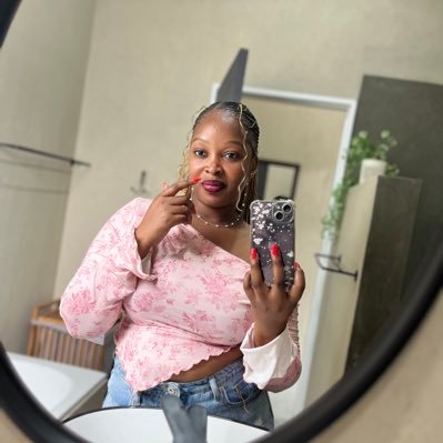 Phumu_N's profile picture. Regret is a person biggest mistake= BE WISE😊