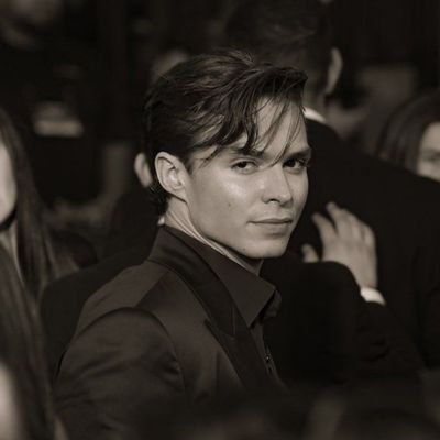 _Nocheeterna's profile picture. — 𝑰'𝒎 𝒋𝒖𝒔𝒕 𝒚𝒐𝒖𝒓 𝒇𝒂𝒗𝒐𝒓𝒊𝒕𝒆 𝒂𝒄𝒕𝒐𝒓, 𝒅𝒂𝒓𝒍𝒊𝒏𝒈. 
                                 ¡《bienvenidos》!